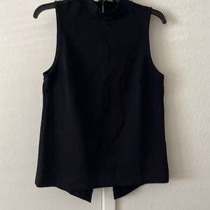 Mock Turtleneck sleeveless top. With zipper
